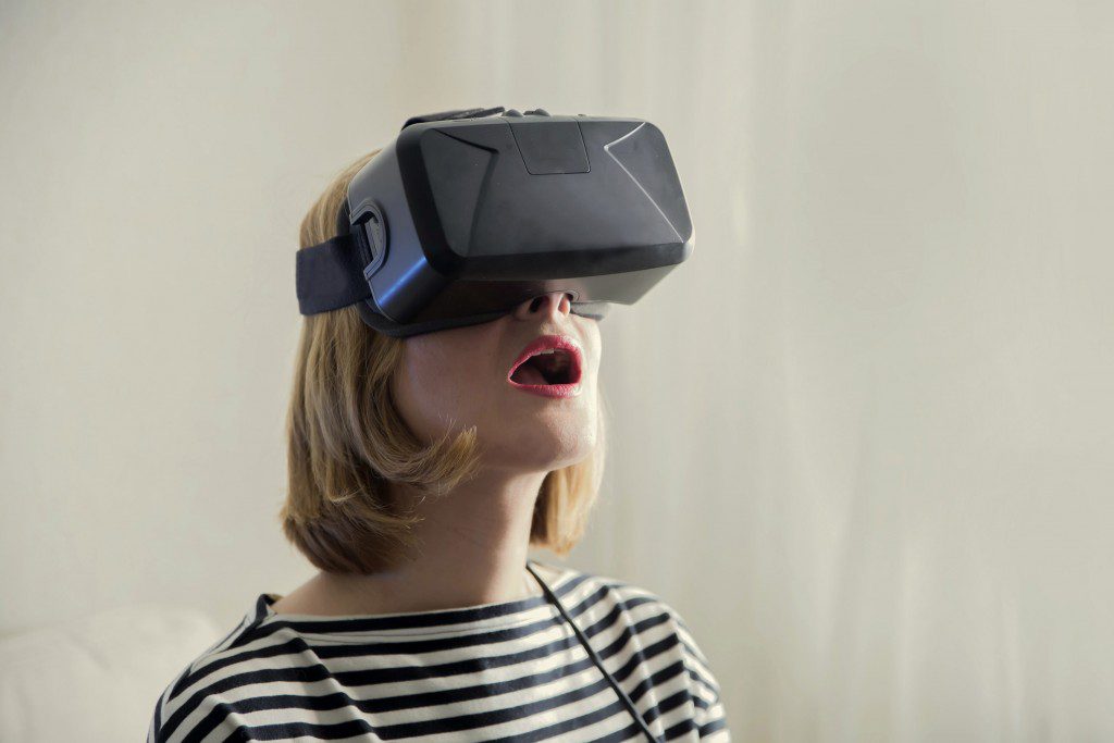 Woman Wearing Vr Headset Thinkjpc 4792