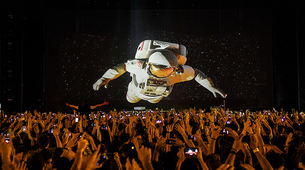 Eric Prydz EPIC 5.0 astronaut hologram